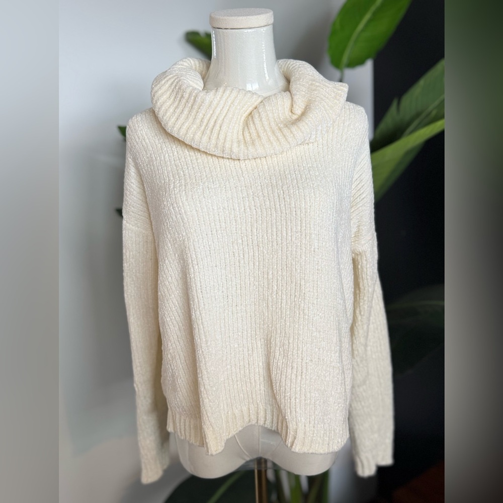 Michael Kors Cozy Cream Knit turtleneck Sweater